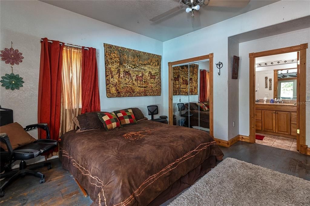 Activo con contrato: $569,900 (3 camas, 3 baños, 2912 Pies cuadrados)