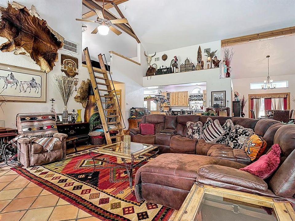 Activo con contrato: $569,900 (3 camas, 3 baños, 2912 Pies cuadrados)