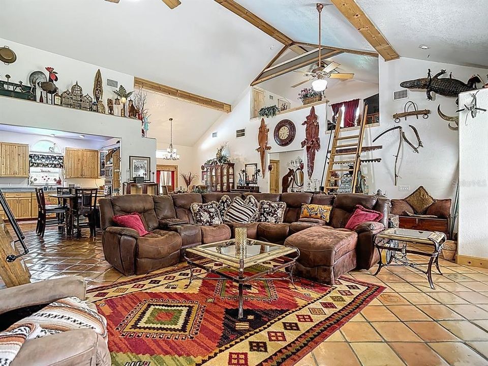 Activo con contrato: $569,900 (3 camas, 3 baños, 2912 Pies cuadrados)