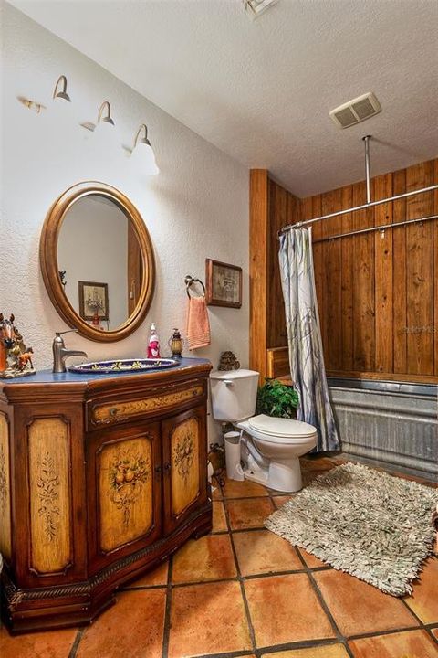 Activo con contrato: $569,900 (3 camas, 3 baños, 2912 Pies cuadrados)