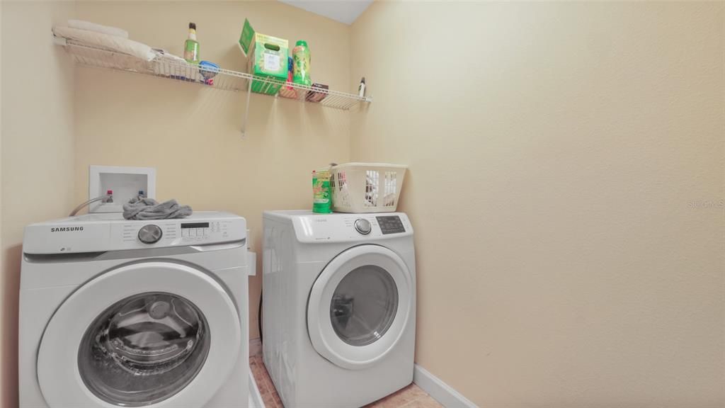 Activo con contrato: $499,000 (5 camas, 3 baños, 3711 Pies cuadrados)