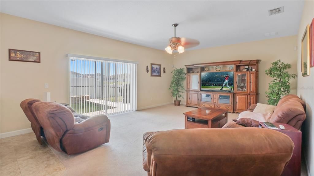 Activo con contrato: $499,000 (5 camas, 3 baños, 3711 Pies cuadrados)