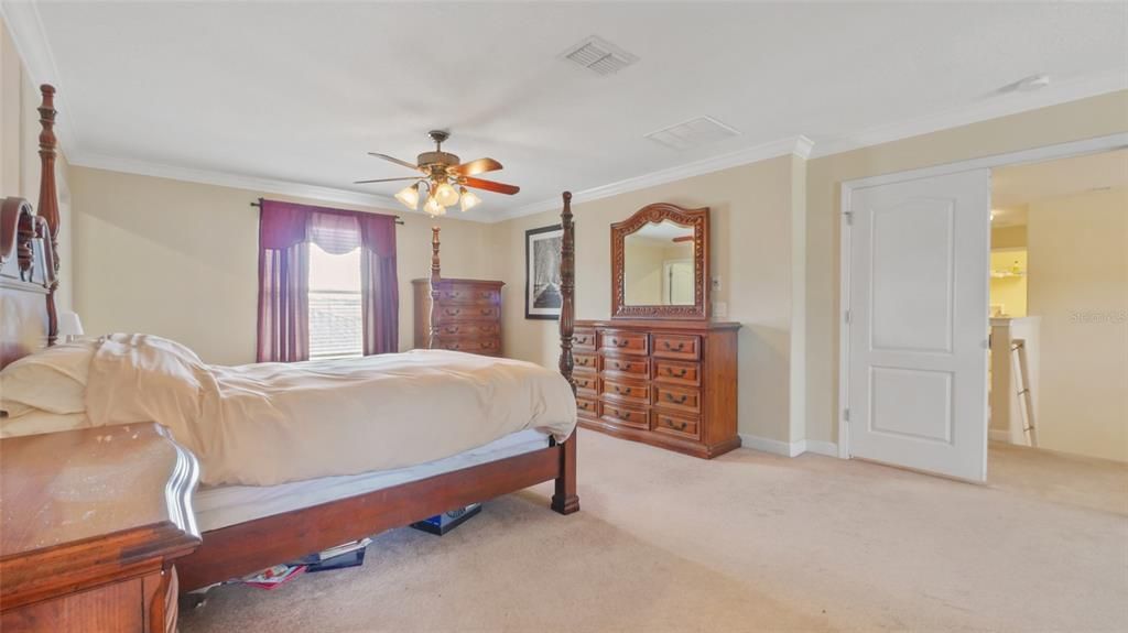 Activo con contrato: $499,000 (5 camas, 3 baños, 3711 Pies cuadrados)