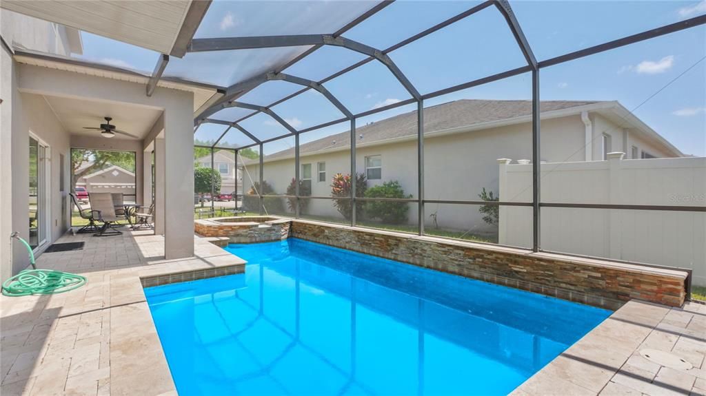 Activo con contrato: $499,000 (5 camas, 3 baños, 3711 Pies cuadrados)