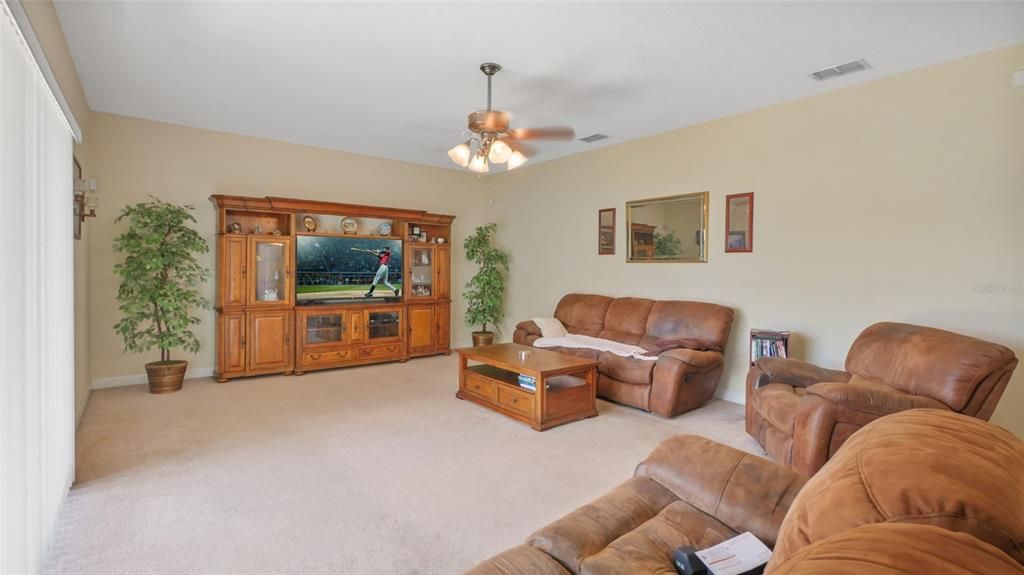 Activo con contrato: $499,000 (5 camas, 3 baños, 3711 Pies cuadrados)