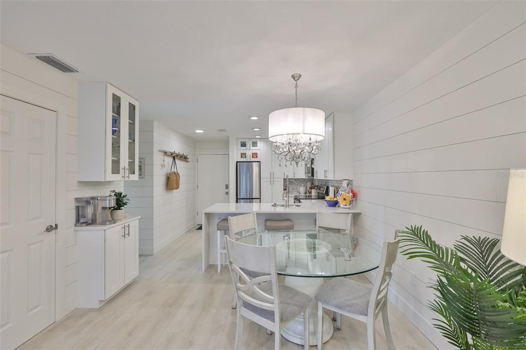 На продажу: $447,895 (2 спален, 1 ванн, 825 Квадратных фут)