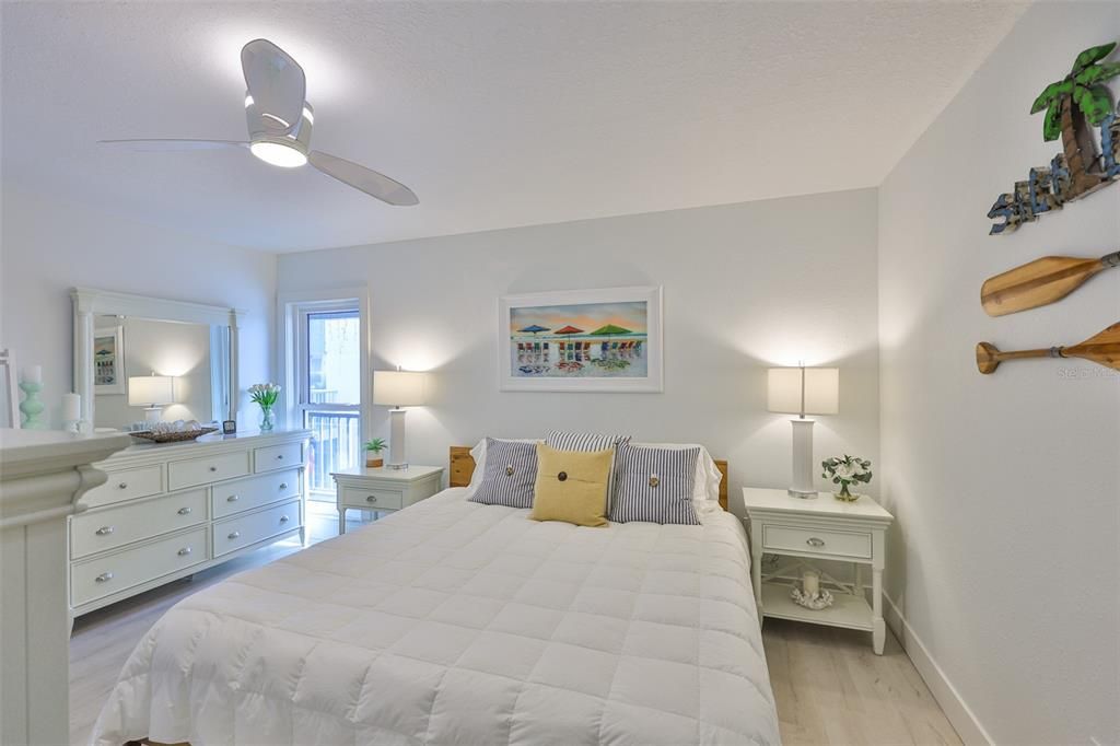 На продажу: $447,895 (2 спален, 1 ванн, 825 Квадратных фут)