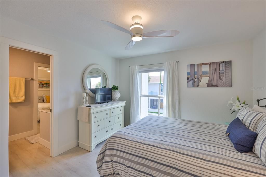 На продажу: $447,895 (2 спален, 1 ванн, 825 Квадратных фут)