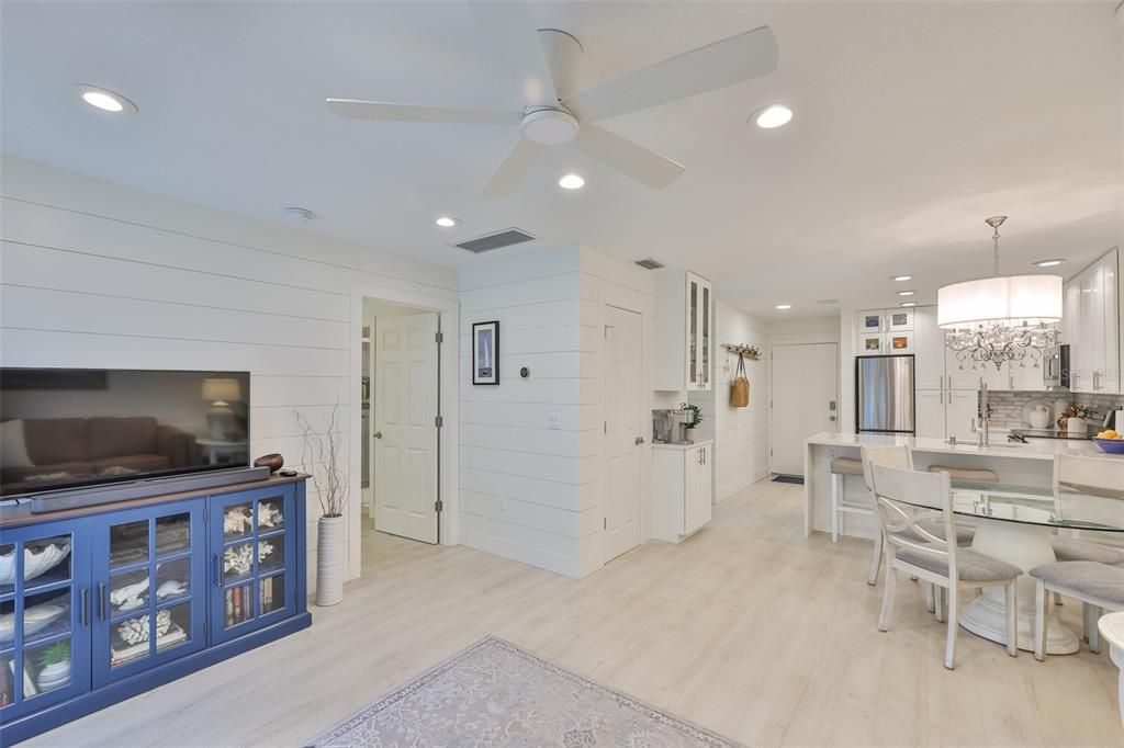 На продажу: $447,895 (2 спален, 1 ванн, 825 Квадратных фут)