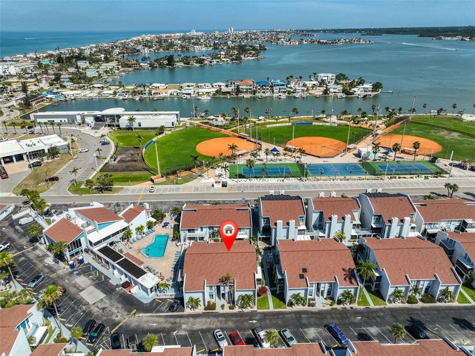 На продажу: $447,895 (2 спален, 1 ванн, 825 Квадратных фут)