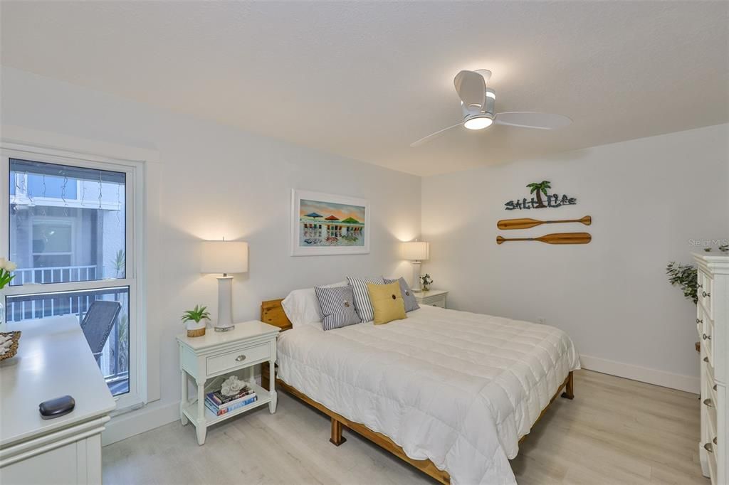 На продажу: $447,895 (2 спален, 1 ванн, 825 Квадратных фут)