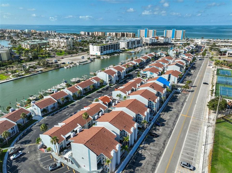 На продажу: $447,895 (2 спален, 1 ванн, 825 Квадратных фут)