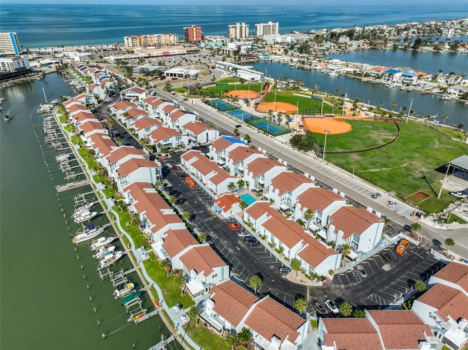 На продажу: $447,895 (2 спален, 1 ванн, 825 Квадратных фут)