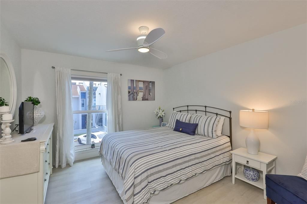 На продажу: $447,895 (2 спален, 1 ванн, 825 Квадратных фут)