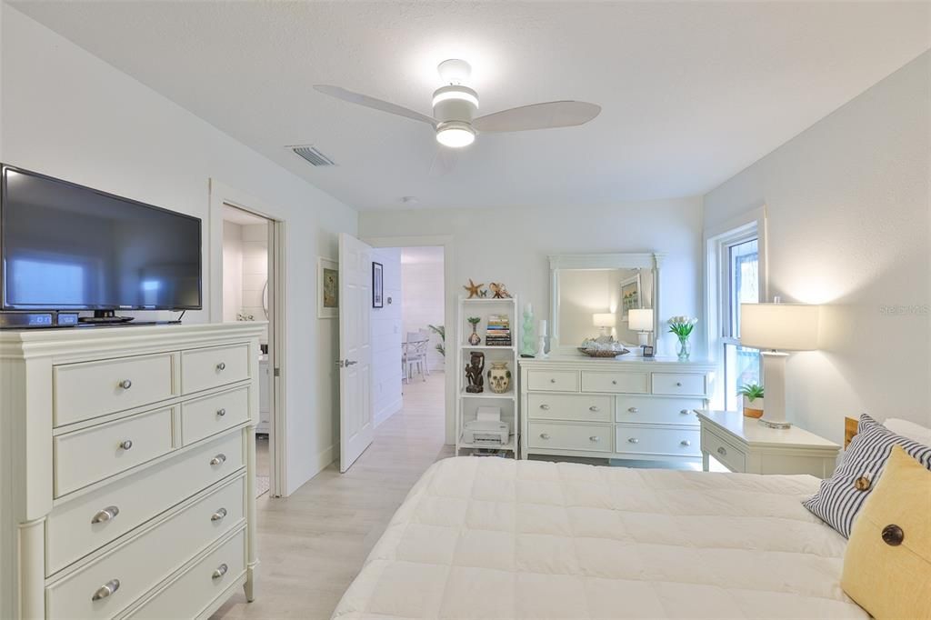 На продажу: $447,895 (2 спален, 1 ванн, 825 Квадратных фут)