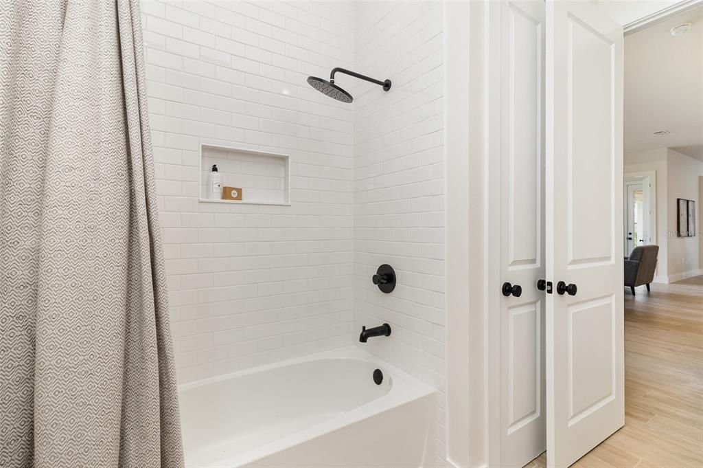 En Venta: $1,219,000 (4 camas, 3 baños, 3042 Pies cuadrados)