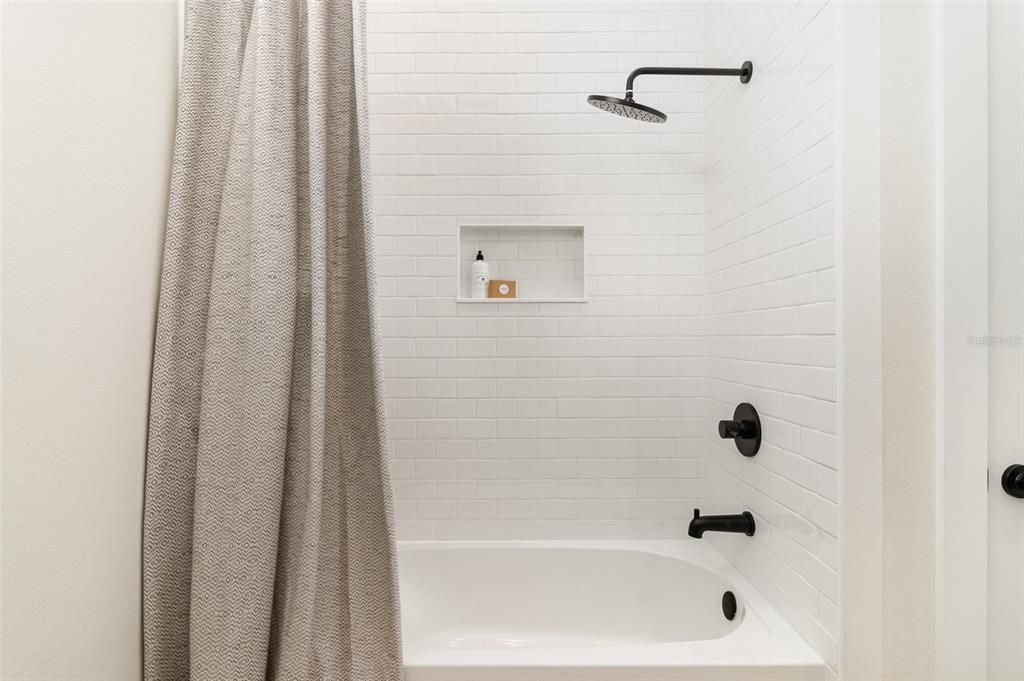 En Venta: $1,219,000 (4 camas, 3 baños, 3042 Pies cuadrados)