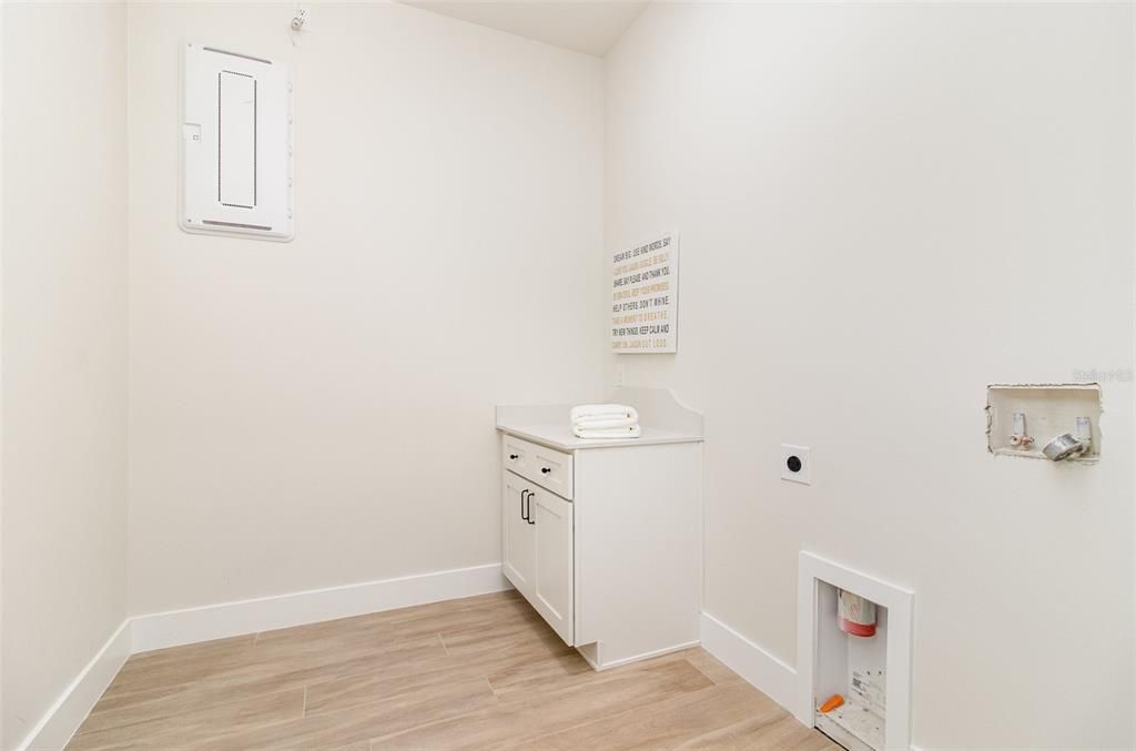 En Venta: $1,219,000 (4 camas, 3 baños, 3042 Pies cuadrados)