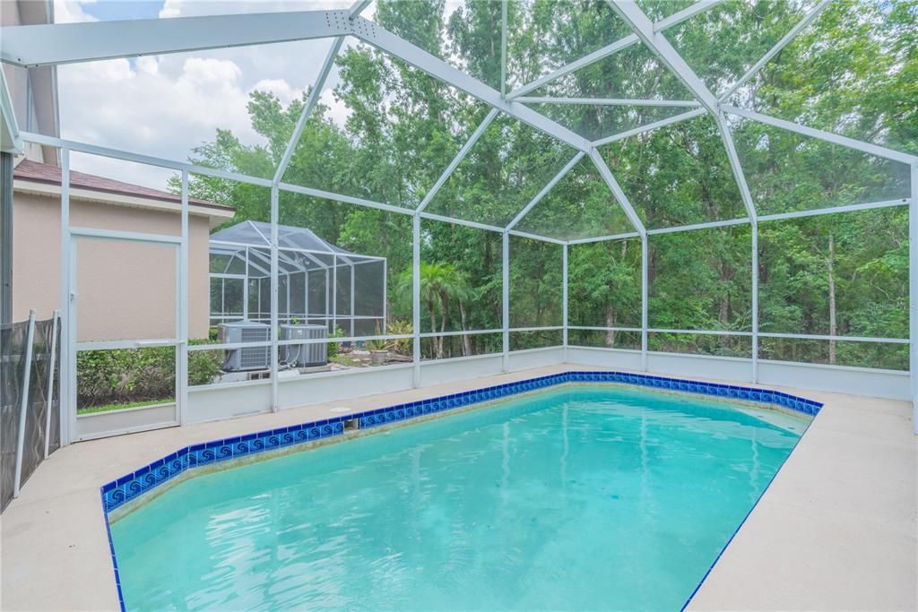 合同活跃: $2,650 (4 贝兹, 3 浴室, 2310 平方英尺)