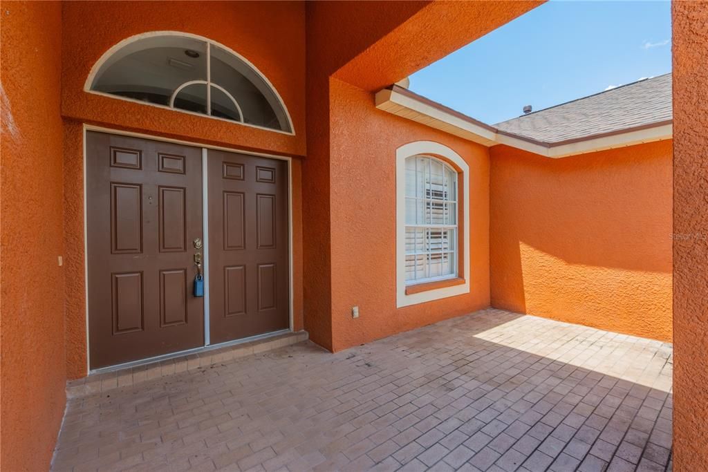 合同活跃: $2,650 (4 贝兹, 3 浴室, 2310 平方英尺)