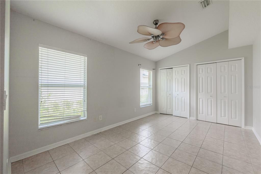 合同活跃: $2,650 (4 贝兹, 3 浴室, 2310 平方英尺)