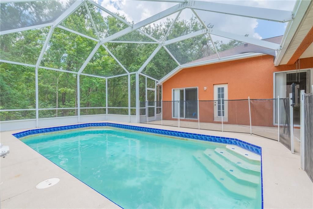 合同活跃: $2,650 (4 贝兹, 3 浴室, 2310 平方英尺)