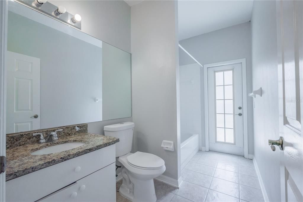 合同活跃: $2,650 (4 贝兹, 3 浴室, 2310 平方英尺)