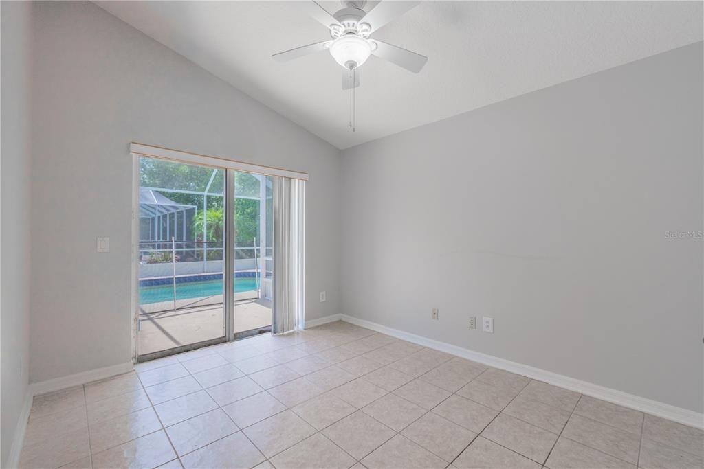 合同活跃: $2,650 (4 贝兹, 3 浴室, 2310 平方英尺)