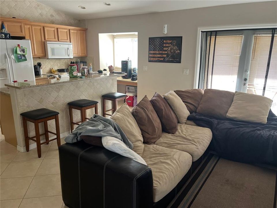 Active With Contract: $161,000 (3 beds, 2 baths, 1158 Square Feet)