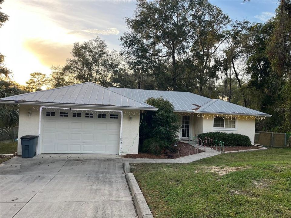 Active With Contract: $161,000 (3 beds, 2 baths, 1158 Square Feet)