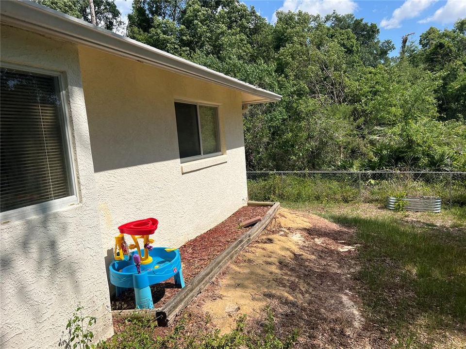 Active With Contract: $161,000 (3 beds, 2 baths, 1158 Square Feet)