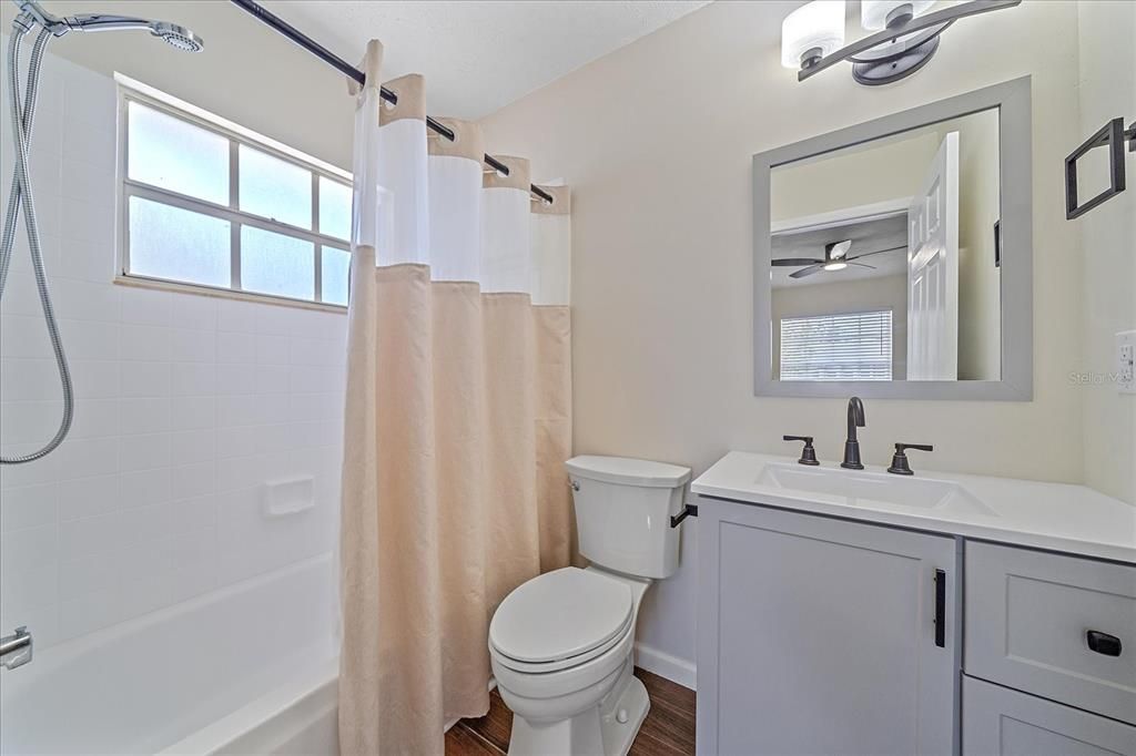 Под контрактом: $2,500 (3 спален, 2 ванн, 1416 Квадратных фут)