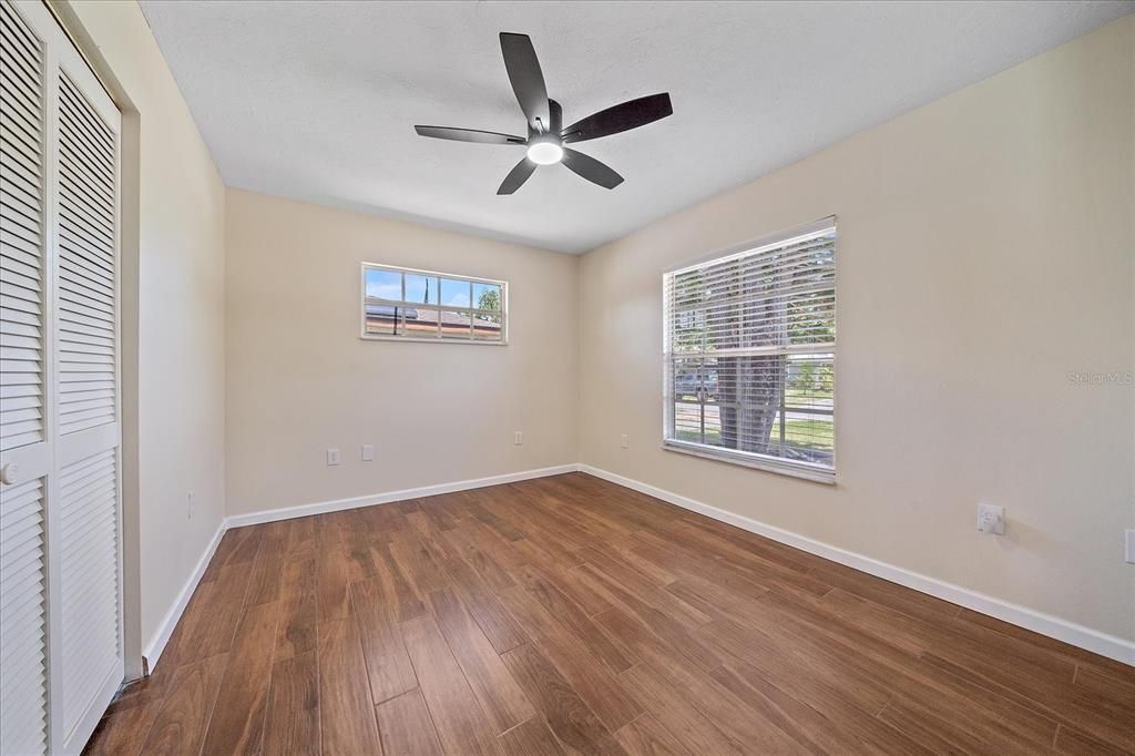 Под контрактом: $2,500 (3 спален, 2 ванн, 1416 Квадратных фут)