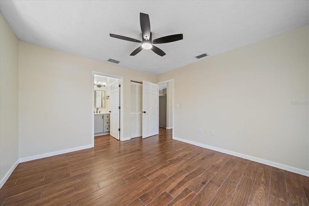 Под контрактом: $2,500 (3 спален, 2 ванн, 1416 Квадратных фут)