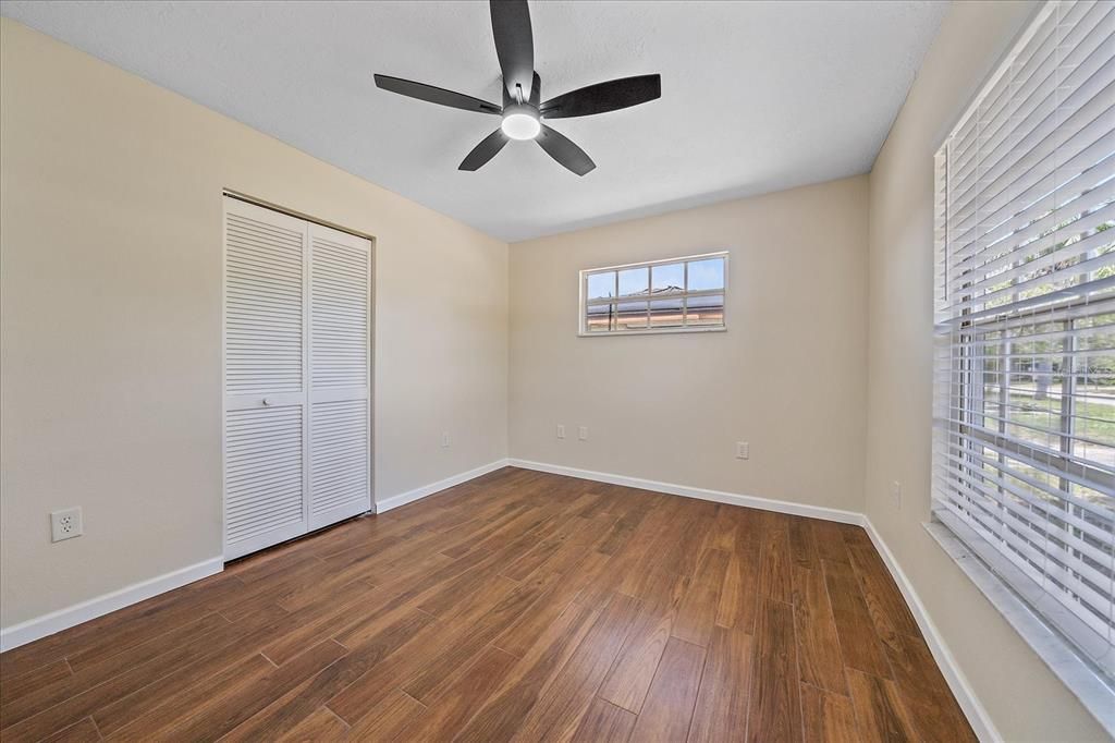 Под контрактом: $2,500 (3 спален, 2 ванн, 1416 Квадратных фут)