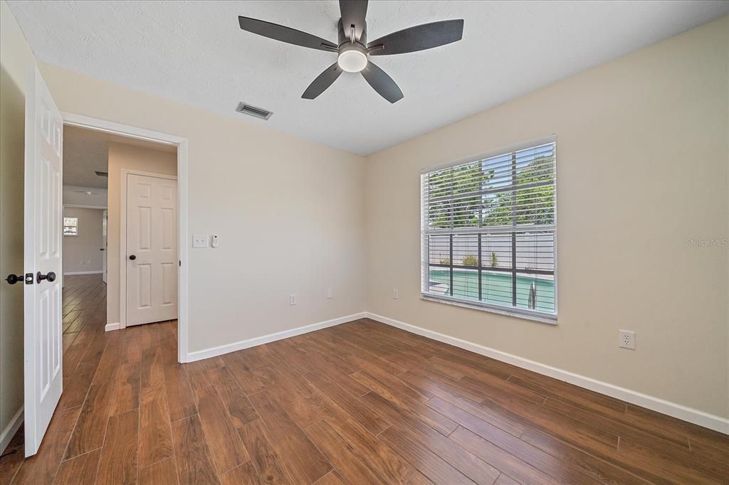 Под контрактом: $2,500 (3 спален, 2 ванн, 1416 Квадратных фут)