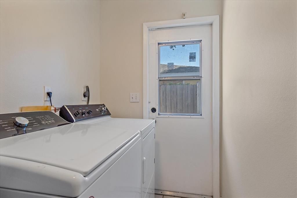 Под контрактом: $2,500 (3 спален, 2 ванн, 1416 Квадратных фут)