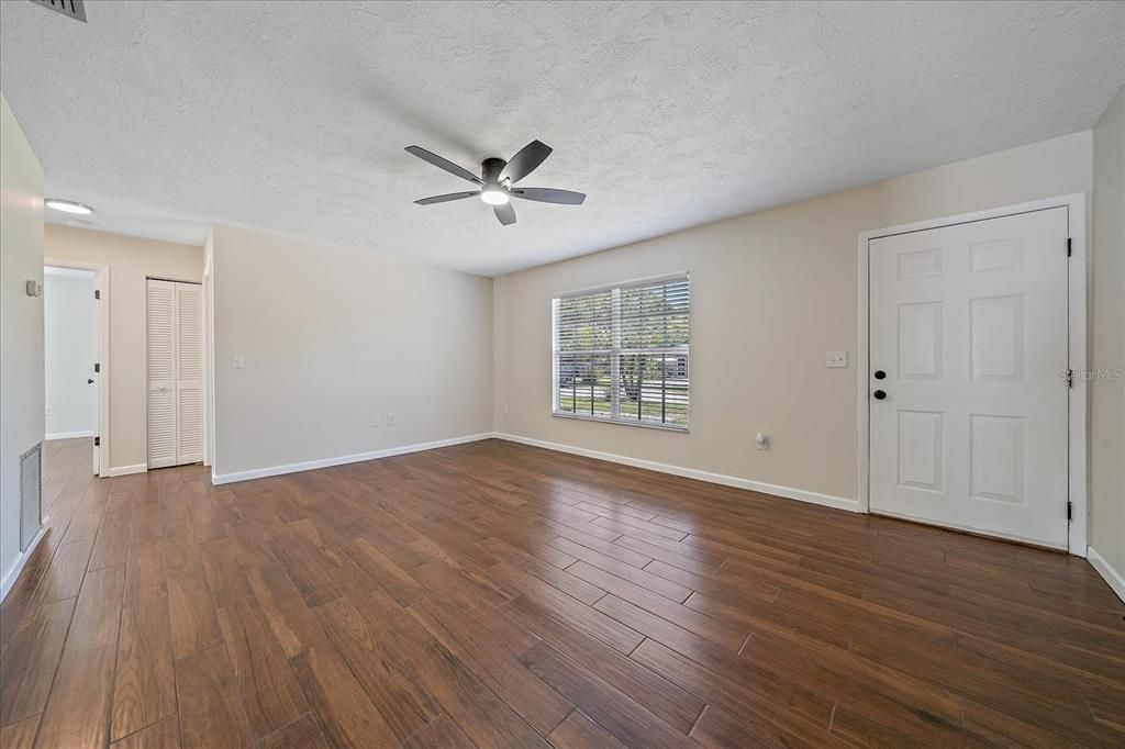 Под контрактом: $2,500 (3 спален, 2 ванн, 1416 Квадратных фут)