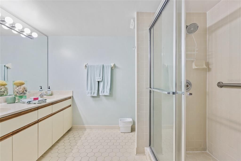 En Venta: $799,999 (3 camas, 2 baños, 1410 Pies cuadrados)