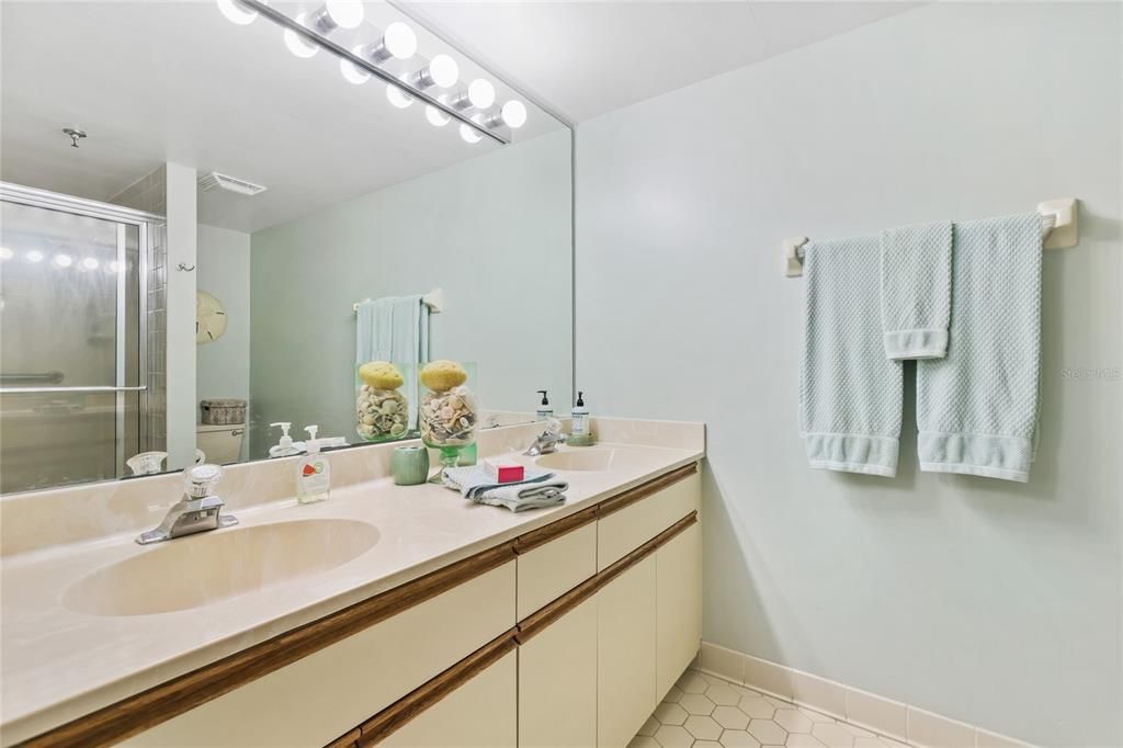 En Venta: $799,999 (3 camas, 2 baños, 1410 Pies cuadrados)