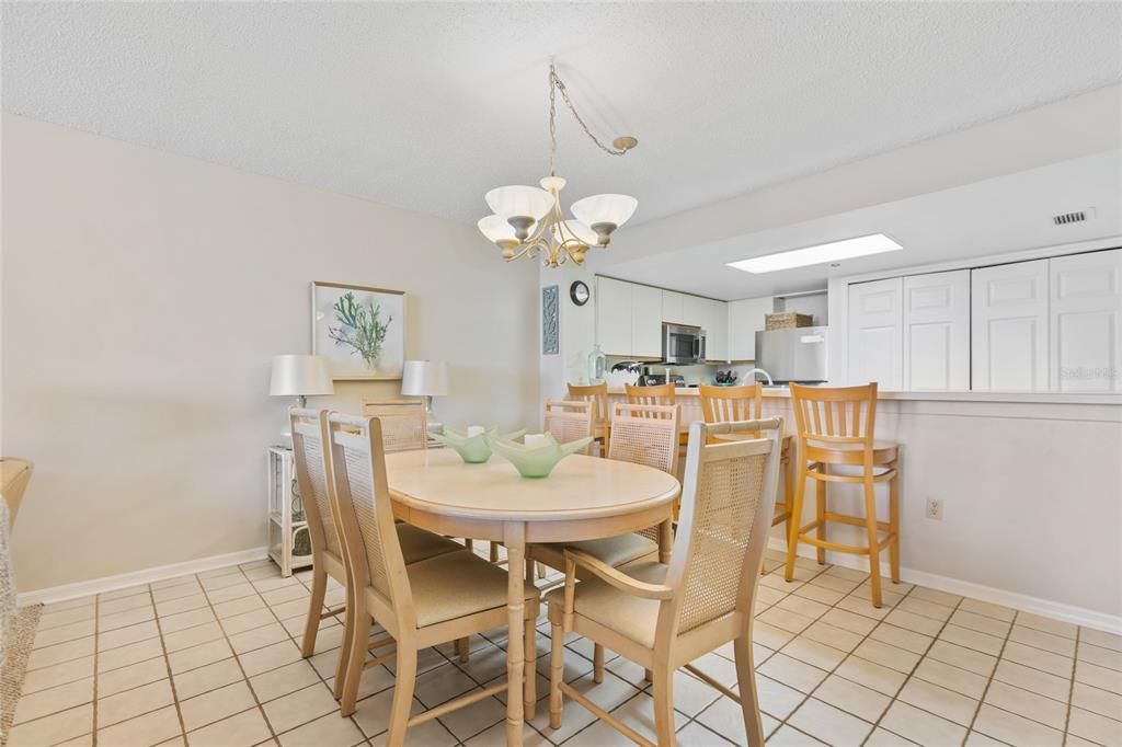 En Venta: $799,999 (3 camas, 2 baños, 1410 Pies cuadrados)