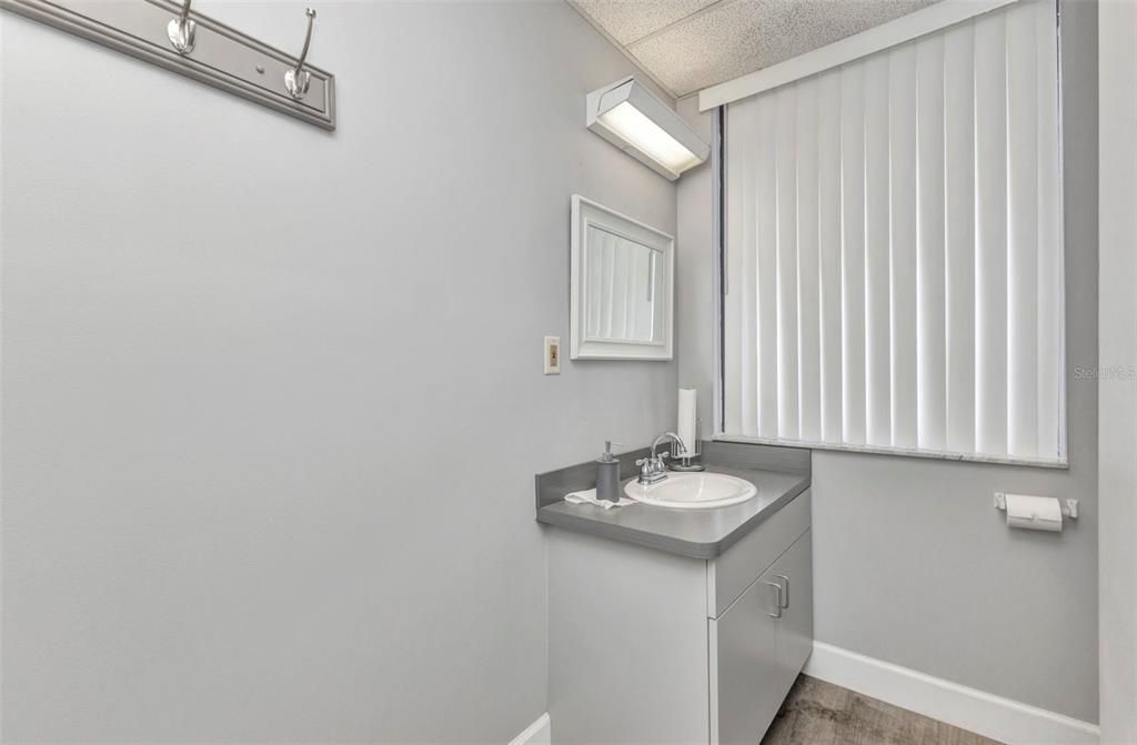 待售: $325,000 (0 贝兹, 0 浴室, 1716 平方英尺)