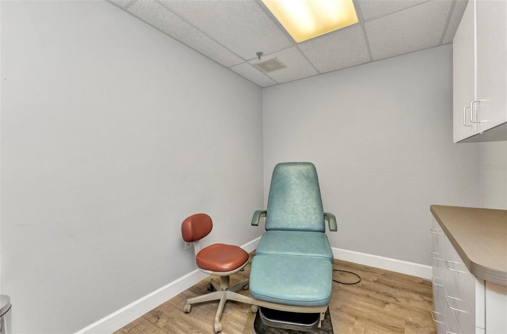 待售: $325,000 (0 贝兹, 0 浴室, 1716 平方英尺)