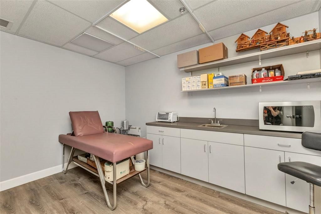 待售: $325,000 (0 贝兹, 0 浴室, 1716 平方英尺)