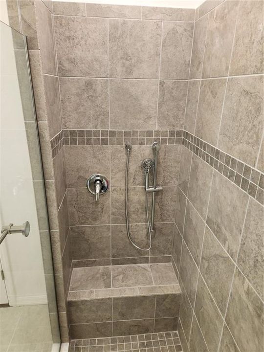 合同活跃: $1,900 (3 贝兹, 2 浴室, 2153 平方英尺)