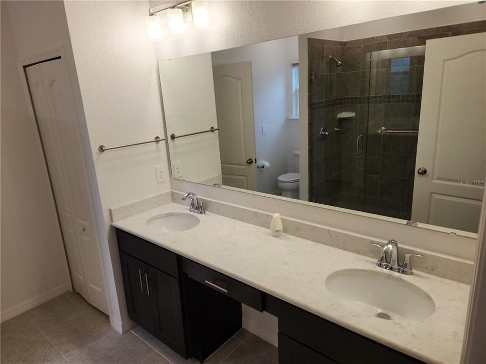 合同活跃: $1,900 (3 贝兹, 2 浴室, 2153 平方英尺)