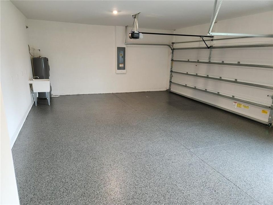 合同活跃: $1,900 (3 贝兹, 2 浴室, 2153 平方英尺)