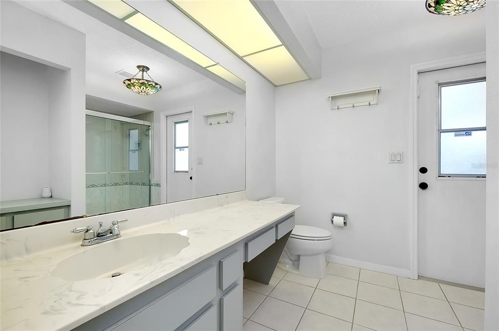 合同活跃: $355,000 (3 贝兹, 2 浴室, 1700 平方英尺)