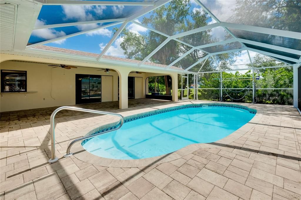 合同活跃: $355,000 (3 贝兹, 2 浴室, 1700 平方英尺)