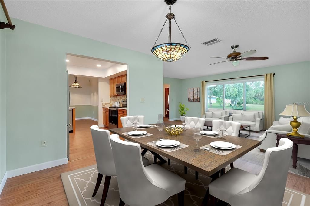 合同活跃: $355,000 (3 贝兹, 2 浴室, 1700 平方英尺)